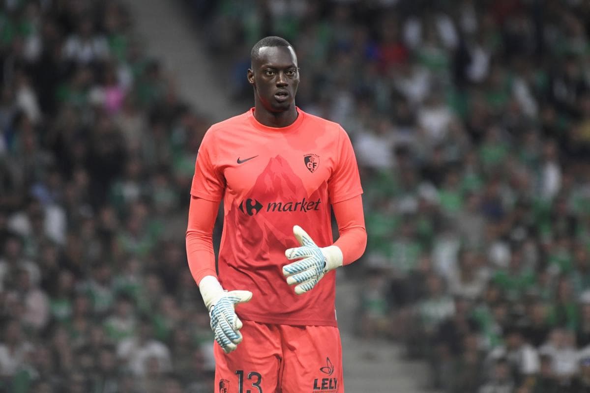 Auxerre Sign Grenoble Goalkeeper Mamadou Diop
