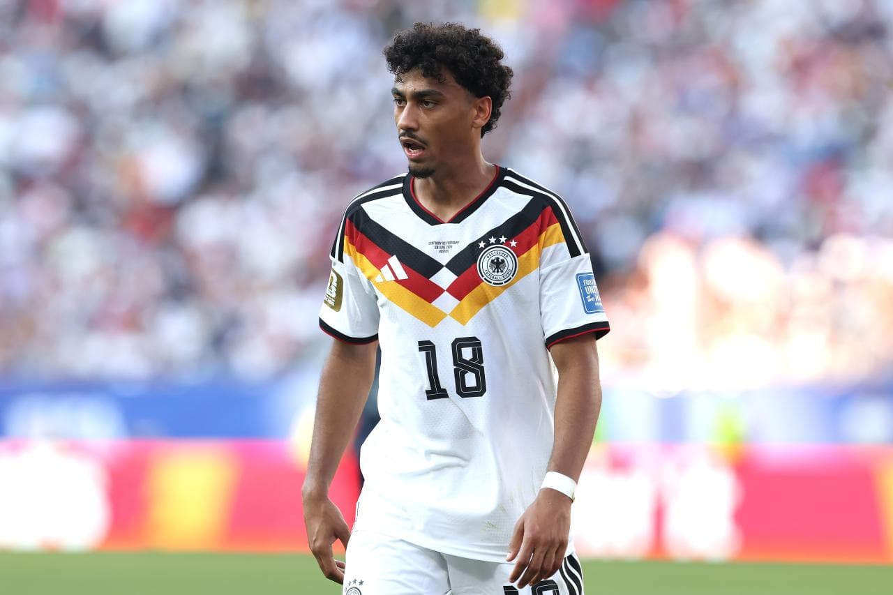 Nathaniel Brown joins Bayern Munich from Eintracht Frankfurt for €50m