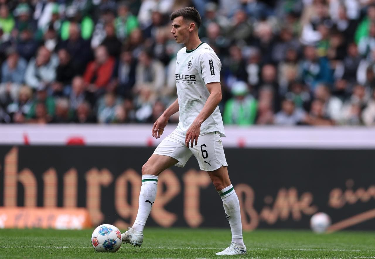 Freiburg Set to Sign Engelhardt from Como for €8 Million