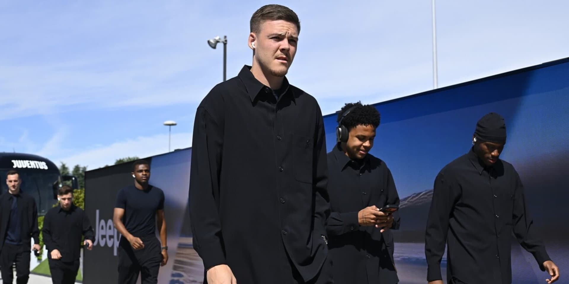 Juventus Monitoring Oscar Mingueza, Face Premier League Competition