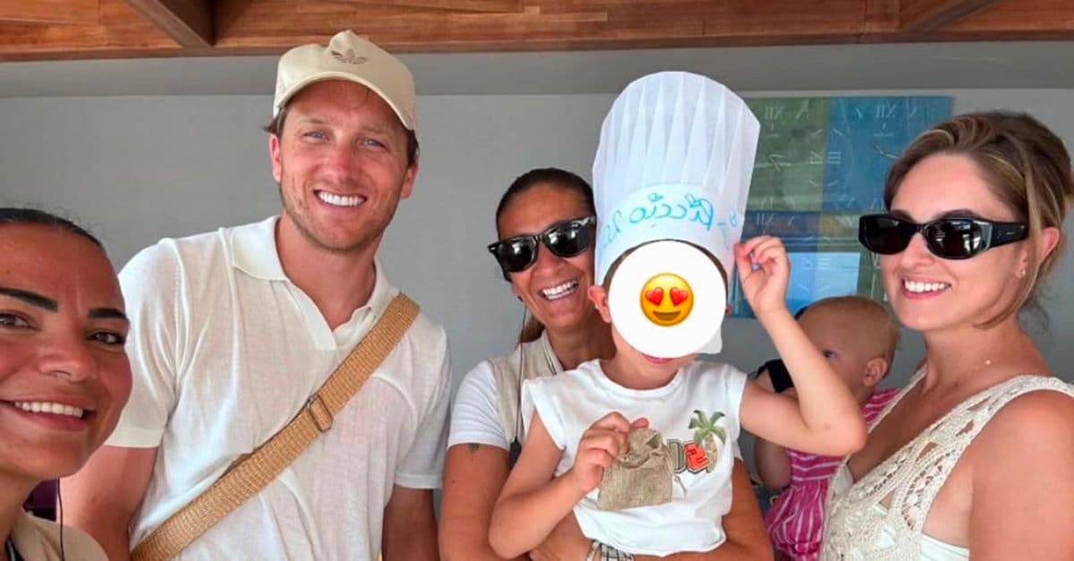 Zielinski Enjoys Family Break in Capri After Inter Success