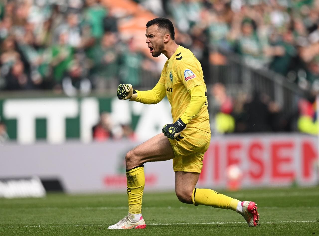 Dortmund Enter Race for Werder Bremen Goalkeeper Backhaus