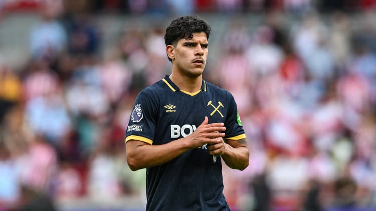 Hojlund Sale to Fund Man Utd Bid for West Ham's Fernandes