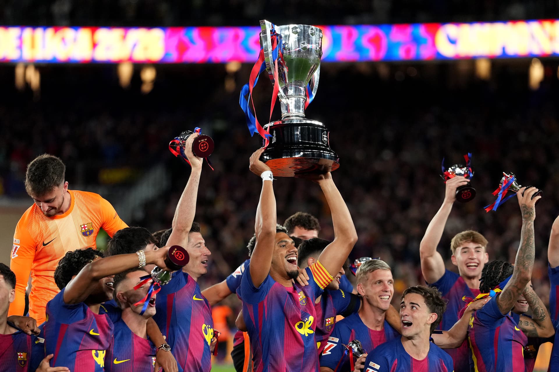 Araujo Considering Barcelona Exit Amidst Flick Plans