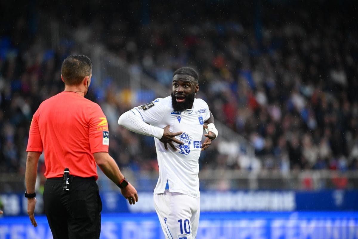 Paris FC Bid of €7m Rejected for Auxerre Striker Sinayoko