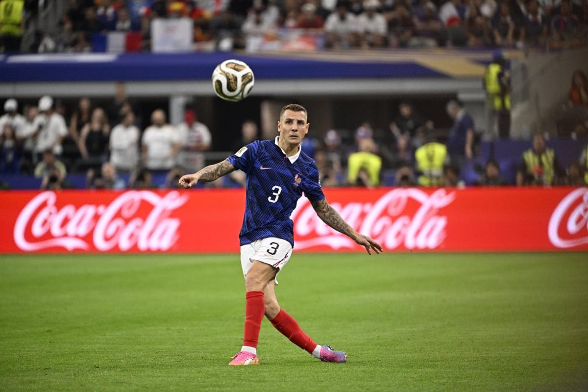 Lucas Digne Completes Move Back to Paris Saint-Germain