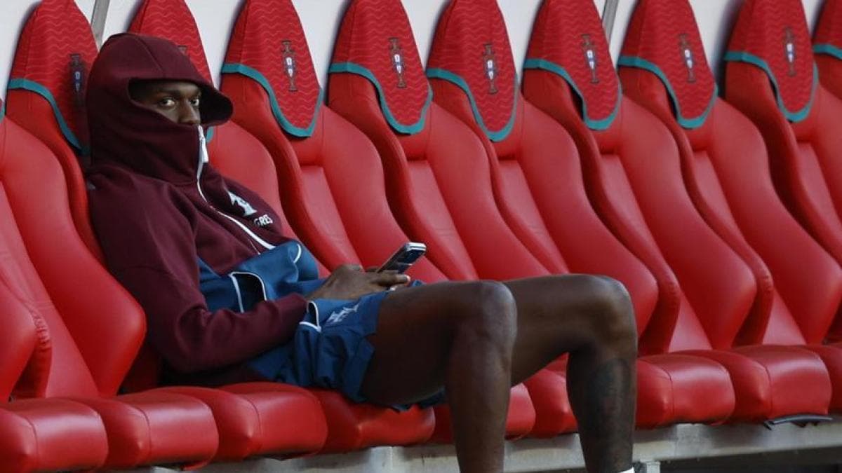 Leao Future Uncertain as Amorim Considers Milan Options