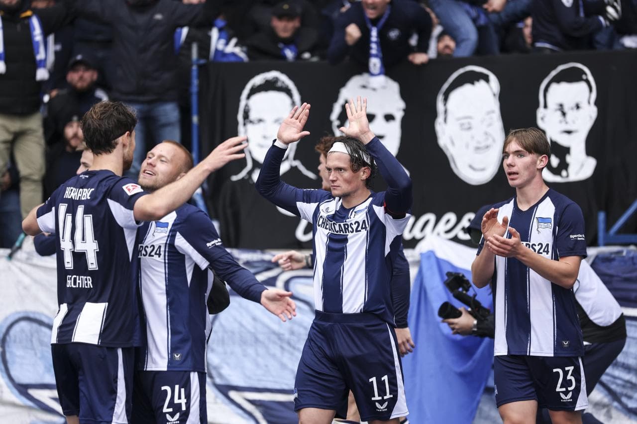 Dortmund Sporting Director Holds Talks with Hertha's Eichhorn