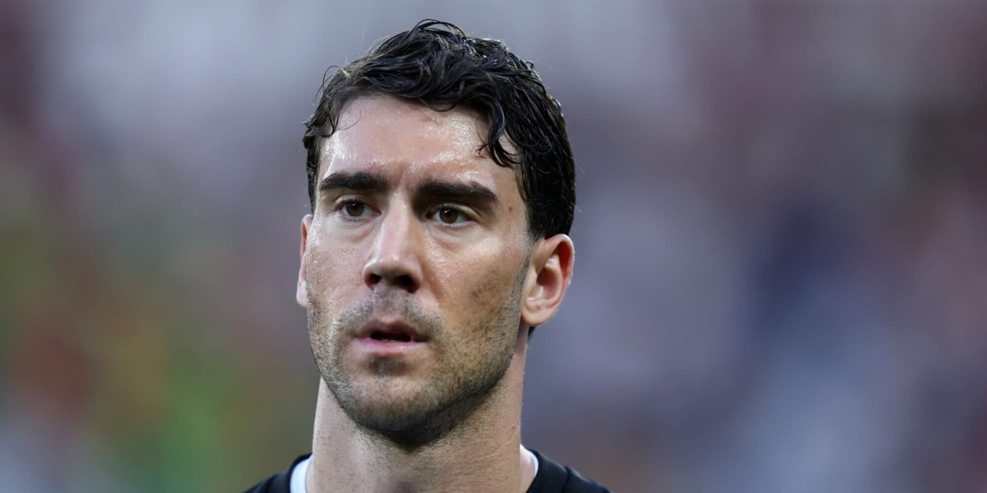 Barcelona Consider Vlahovic as Torres Deal Looms