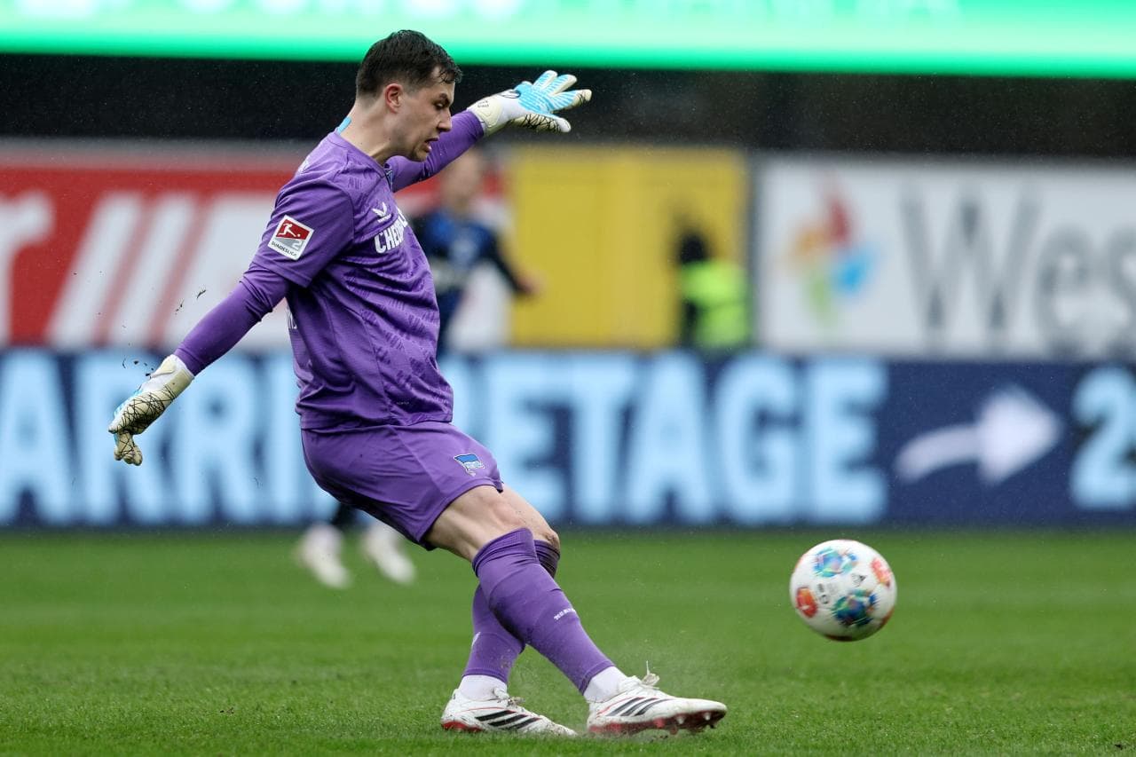 Wolfsburg Pursue Ernst, Weigh Goalkeeper Options