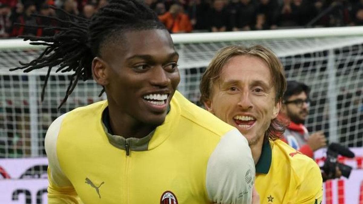 Leao Linked with Galatasaray Move as Milan Face Squad Overhaul