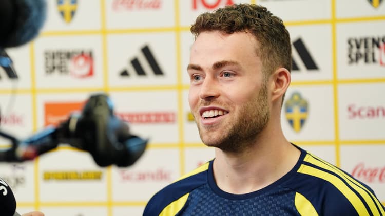 Chelsea Target Leeds' Gudmundsson as Cucurella Replacement