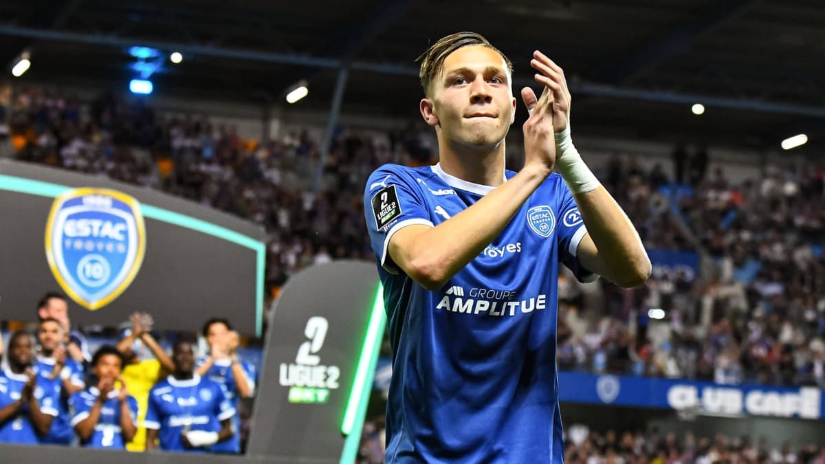 Gordon Completes €80m Move to Barcelona