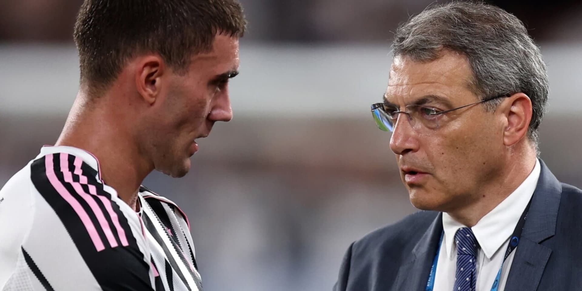 Vlahovic Future in Doubt as Juventus Talks Stall