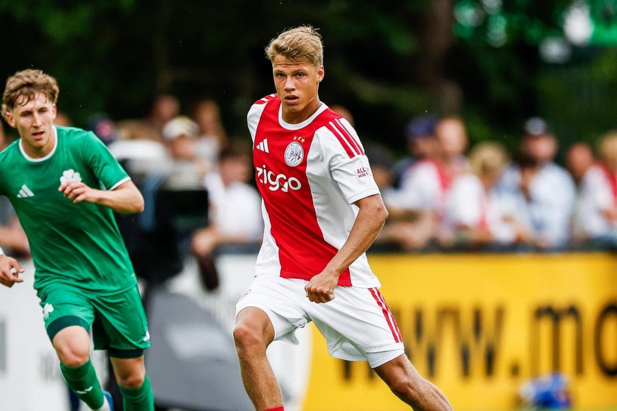 Newcastle United Sign Ajax Midfielder Sean Steur