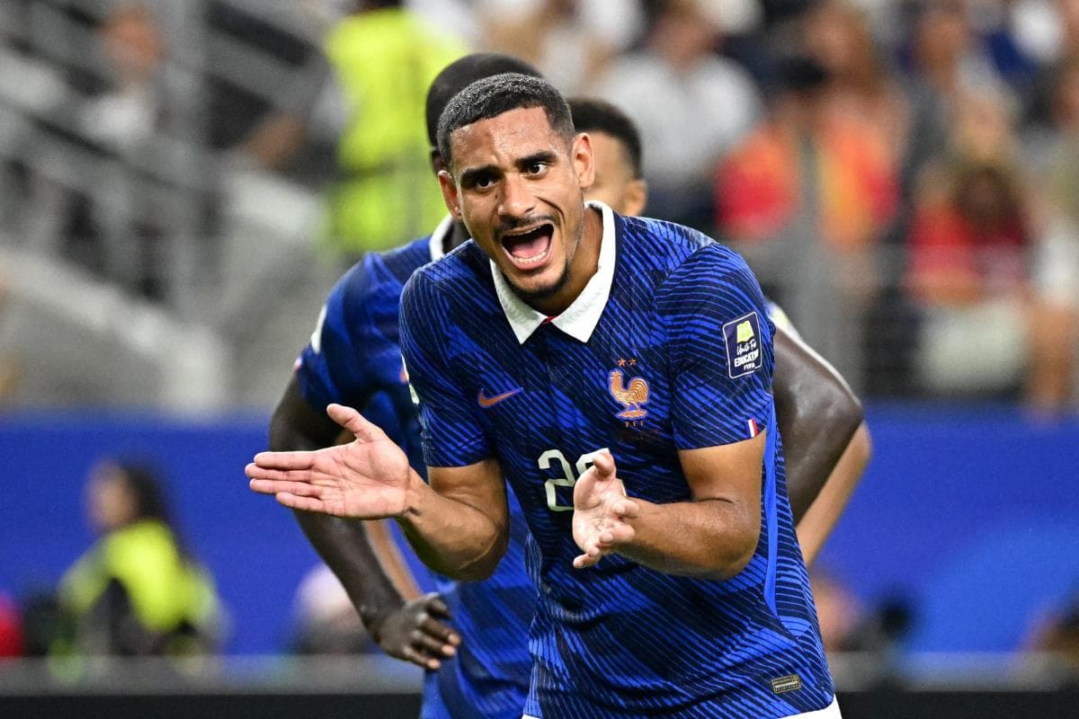 Lacroix to Chelsea Deal Nears Completion