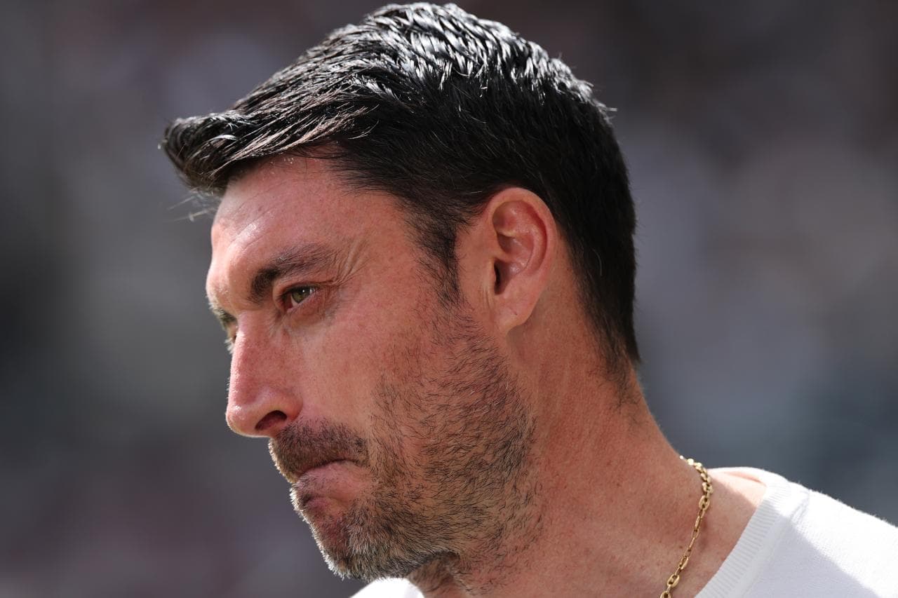 Eintracht Frankfurt confirm Albert Riera will stay for Dortmund clash