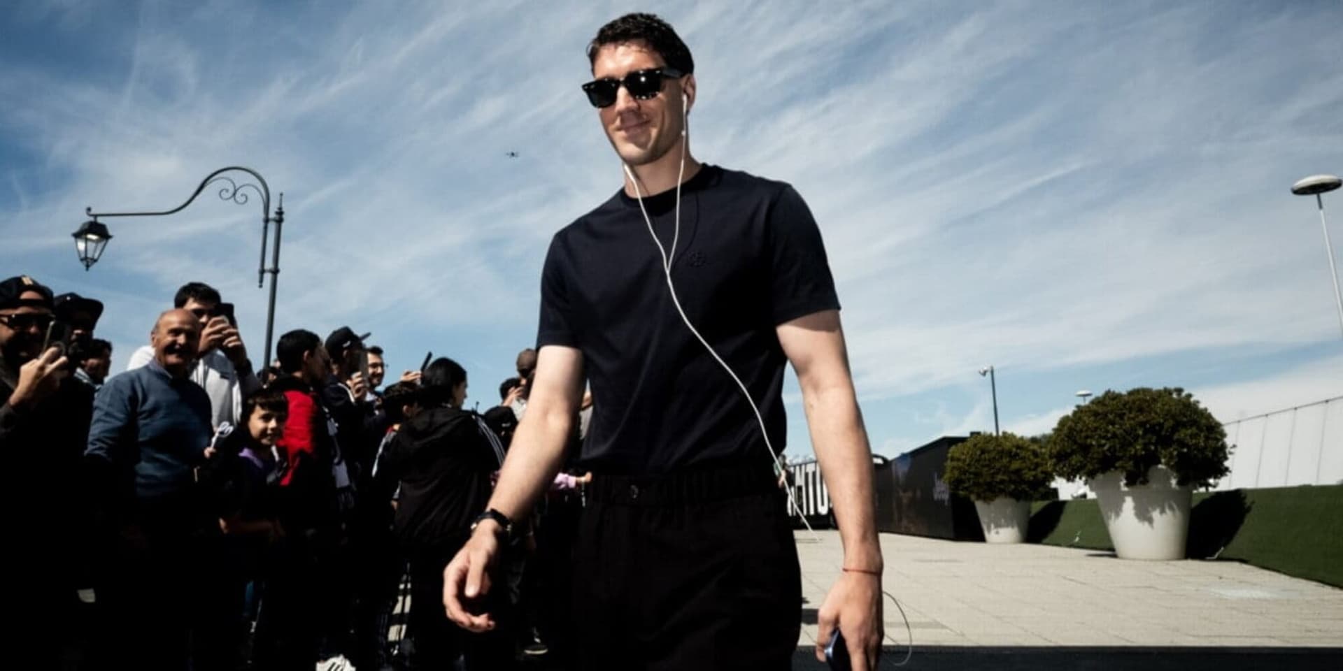 Vlahovic Future at Juventus Hinges on Season's End - Serie A